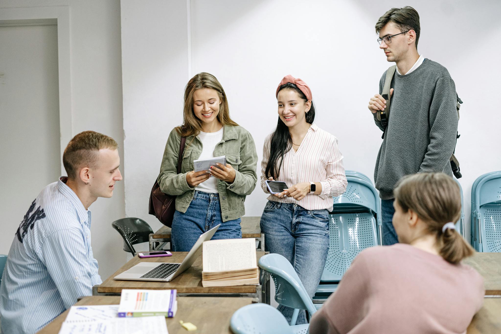 A group of study group participants hanging out before the start of a session.