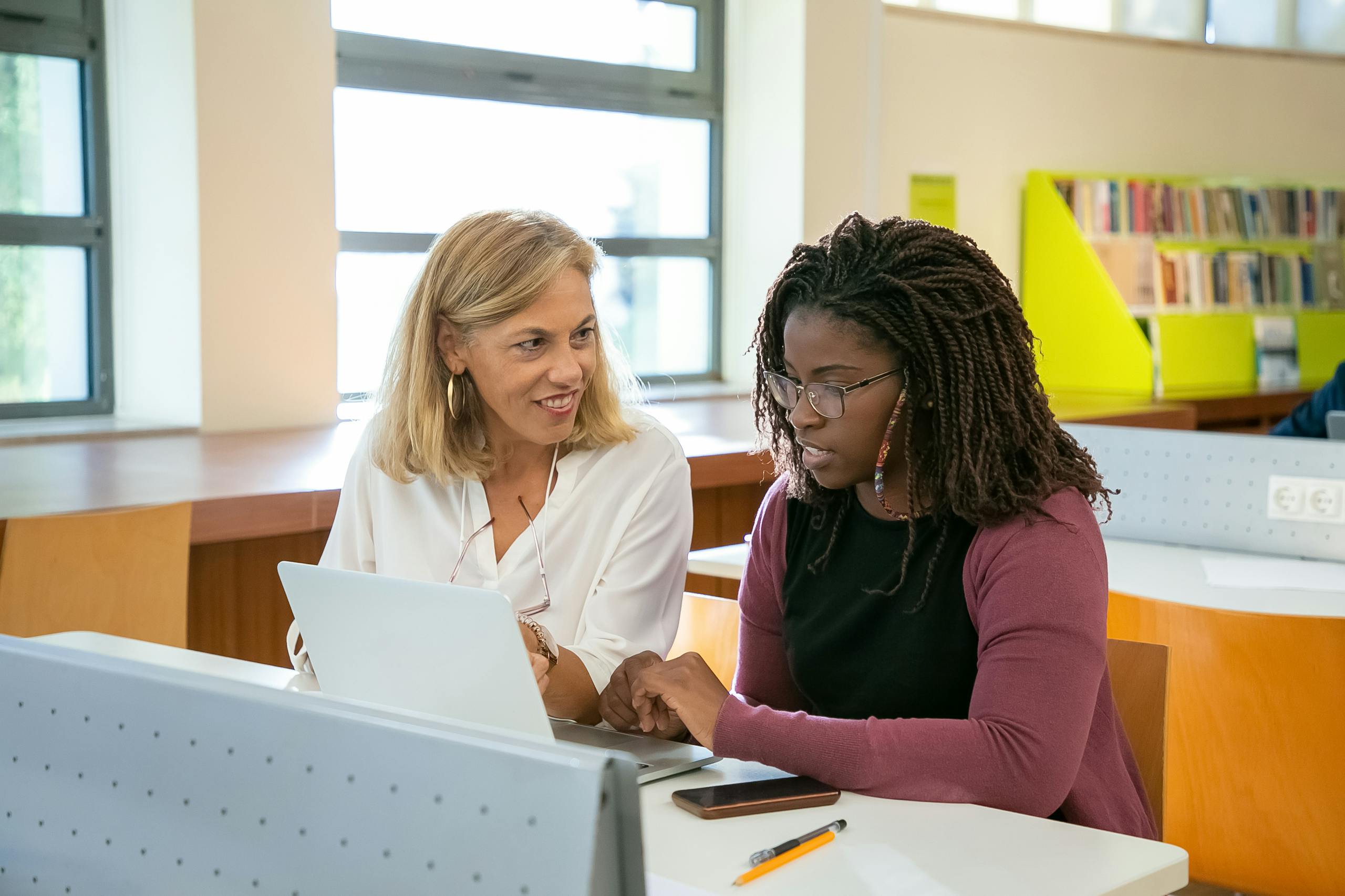 Tutoring in Ottawa. Facilitator helping a teen student build confidence in math and science.